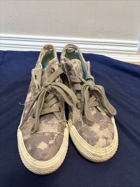 Women’s Blowfish Wedge Casual Canvas Sneakers in Grey Camo